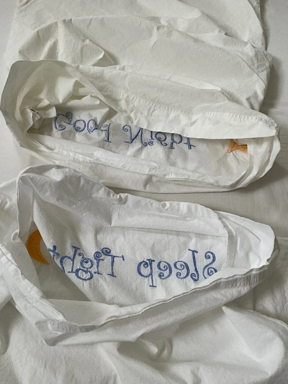 SLEEPING PARTNERS Vintage Embroidered Pillowcases Pair White